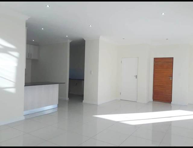 3 BEDROOM TOWNHOUSE RENTED IN LORRAINE